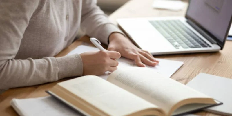 Mọi bài giảng đều có phần ví dụ minh họa chi tiết